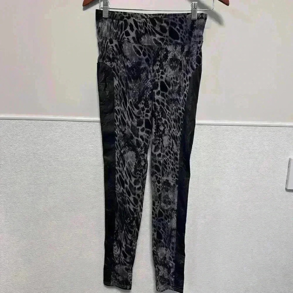 Pieces Kenzie Leggings / Size M/ Black & Grey Snakeskin Design - Picture 1 of 13